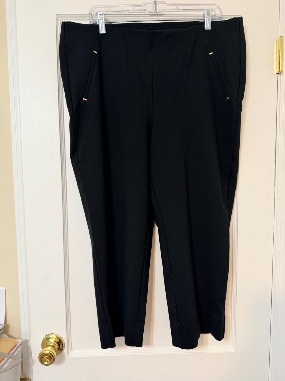 Chico’s Classic Black Women's Pull-On Ankle Pants, size 3